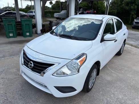 Used 2018 Nissan Versa Sedan FWD image 4