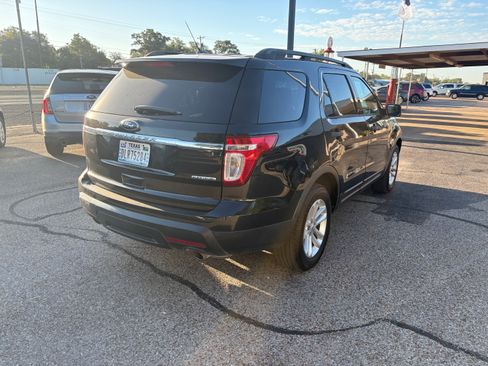 Used 2015 Ford Explorer XLT image 3