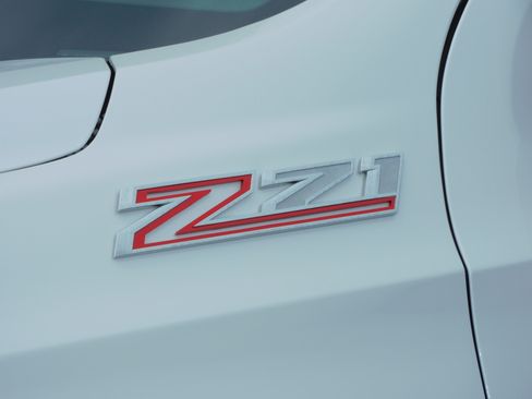 Used 2025 Chevrolet Suburban 4WD Z71 image 11