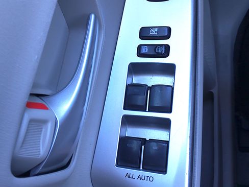 Used 2012 Toyota Prius V image 23