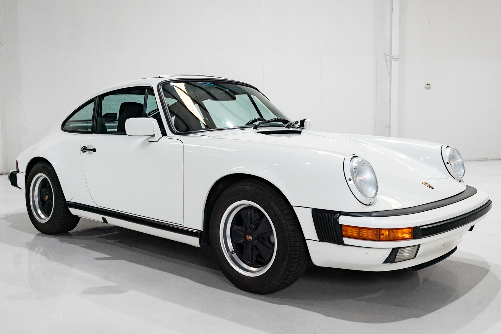 Used 1987 Porsche 911 Carrera Coupe RWD image 4