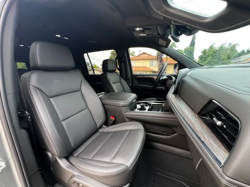Used 2025 Chevrolet Suburban 4WD Z71 image 27