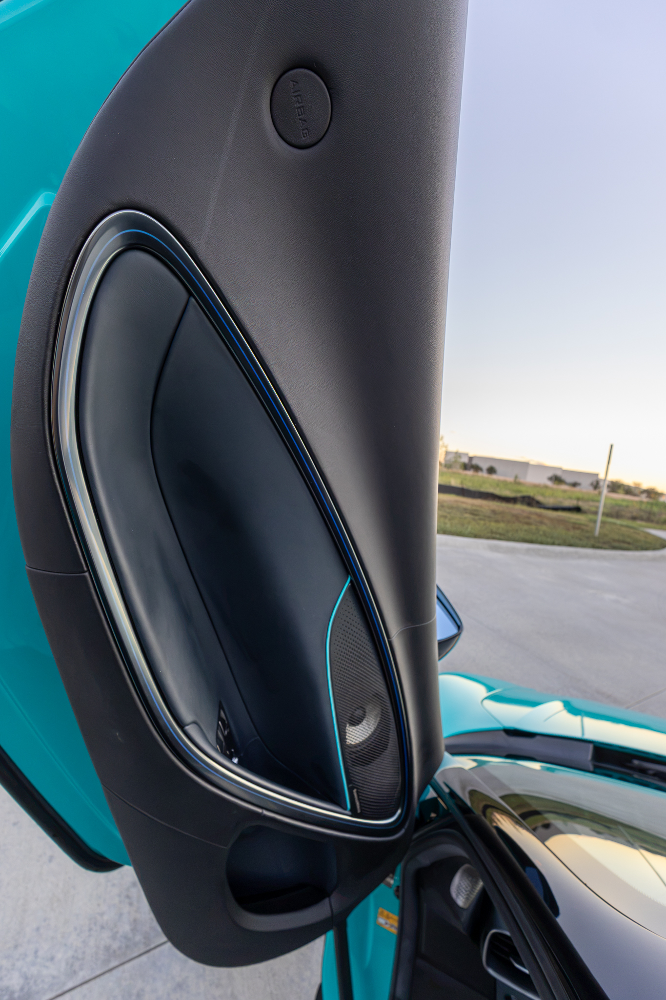 Used 2025 McLaren Artura Spider RWD image 30