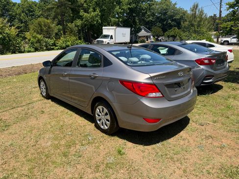 Used 2017 Hyundai Accent SE Sedan FWD image 16