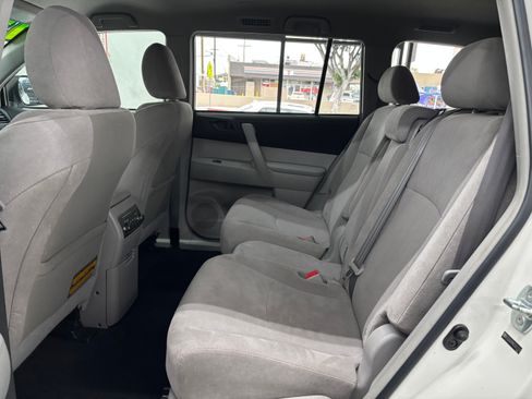 Used 2012 Toyota Highlander Sport image 12