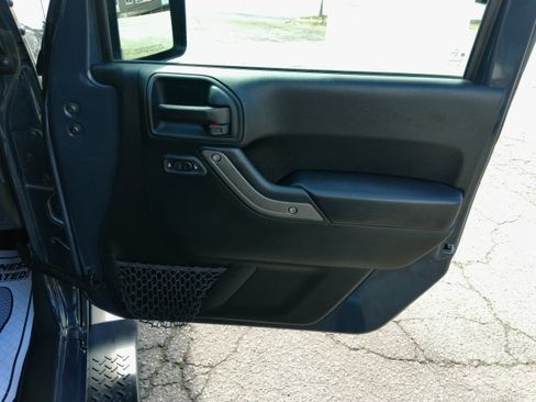 Used 2017 Jeep Wrangler Unlimited Sport S image 28