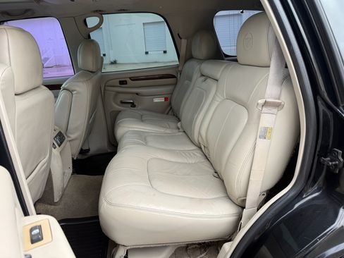 Used 2002 Cadillac Escalade image 13