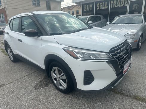 Used 2021 Nissan Kicks S image 5