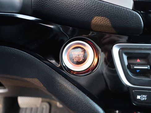 Used 2016 Honda Pilot Touring image 31