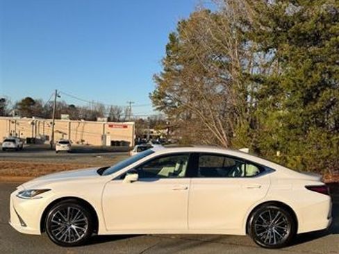 Used 2024 Lexus ES 350 Premium image 4