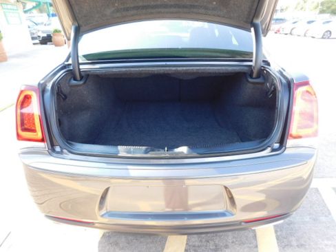 Used 2019 Chrysler 300 S AWD image 7