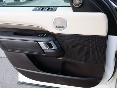 Used 2018 Land Rover Discovery HSE Luxury image 24