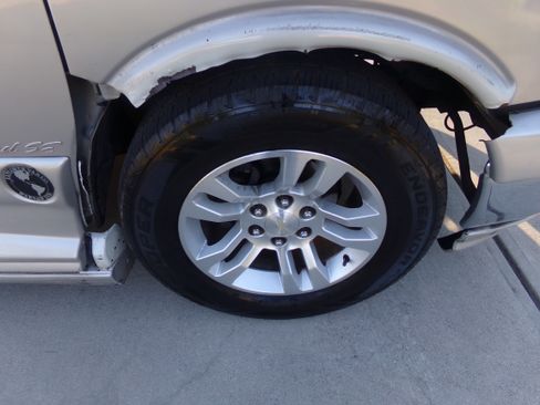 Used 2005 Chevrolet Express 1500 AWD Passenger image 9