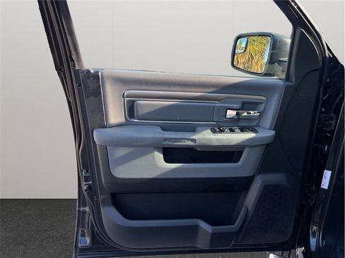 Used 2017 RAM 1500 Classic SLT image 17