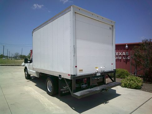 Used 2015 Ford F350 2WD Regular Cab DRW Super Duty image 3