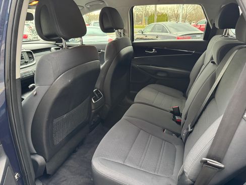 Used 2016 Kia Sorento LX image 10