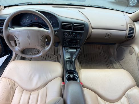 Used 1995 Oldsmobile Cutlass Supreme Convertible FWD image 16