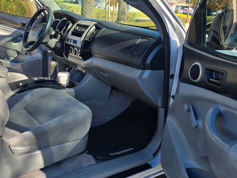 Used 2011 Toyota Tacoma Off-Road image 21