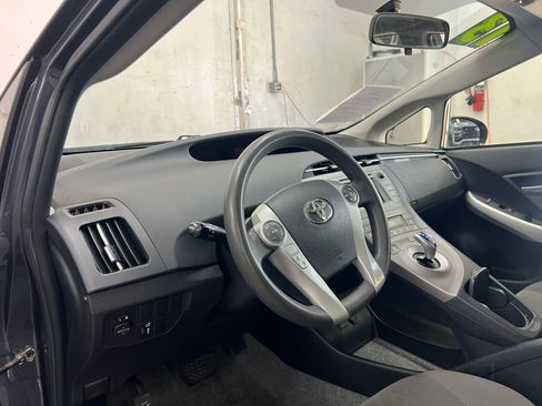 Used 2013 Toyota Prius Two image 9