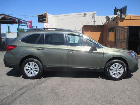 Used 2019 Subaru Outback 2.5i Premium AWD/4WD image 2