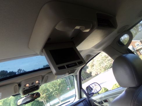 Used 2005 Chevrolet Tahoe Z71 image 12