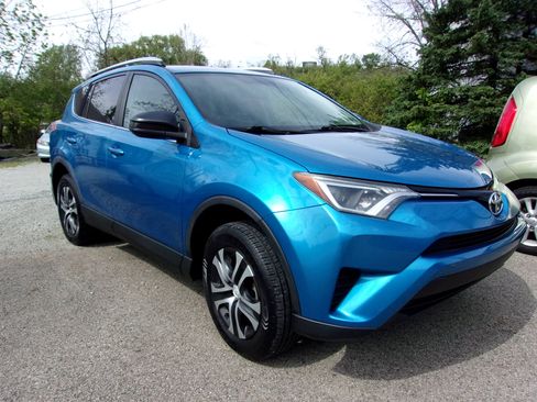 Used 2016 Toyota RAV4 AWD LE image 2
