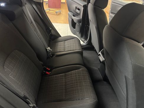Used 2025 Honda HR-V LX image 8