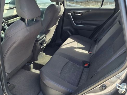 Used 2023 Toyota RAV4 AWD SE Hybrid image 10