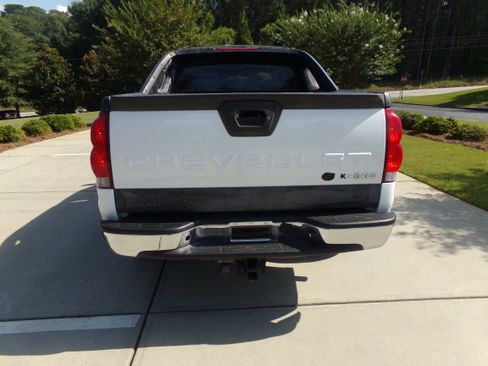 Used 2005 Chevrolet Avalanche LS image 4