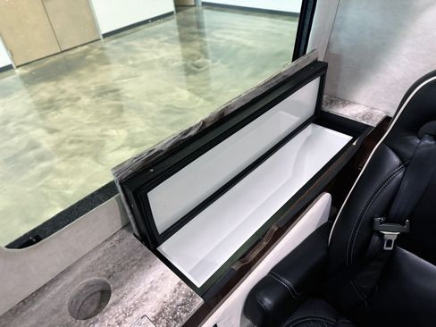 Used 2015 Mercedes-Benz Sprinter 4500 image 13