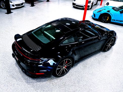 Used 2022 Porsche 911 Turbo image 9