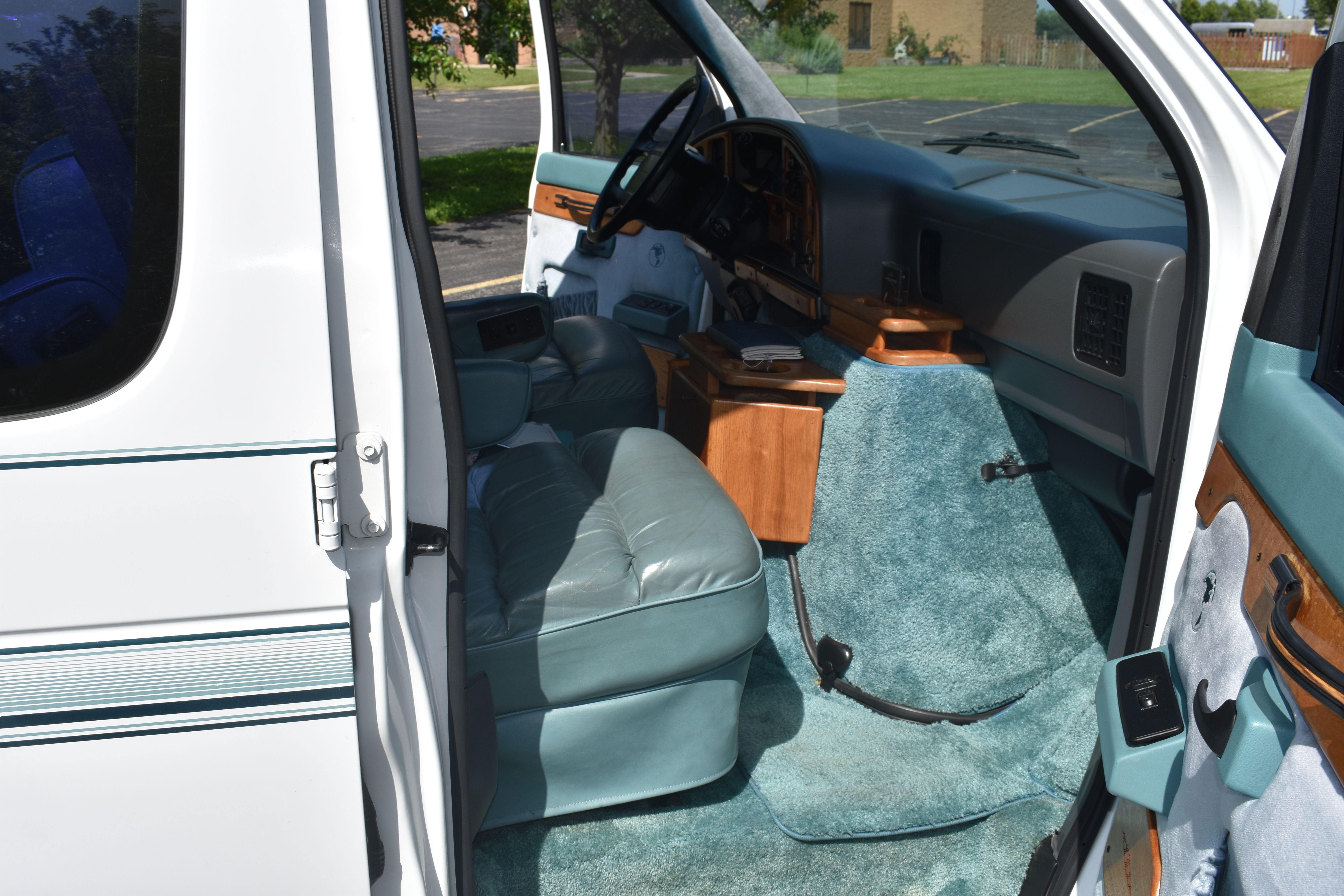 Used 1994 Ford E-150 and Econoline 150 Custom RWD image 30