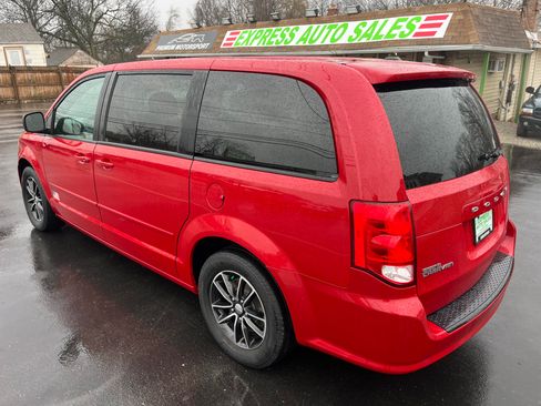 Used 2015 Dodge Grand Caravan SE image 13