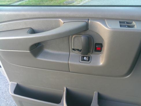 Used 2020 Chevrolet Express 3500 LS image 9