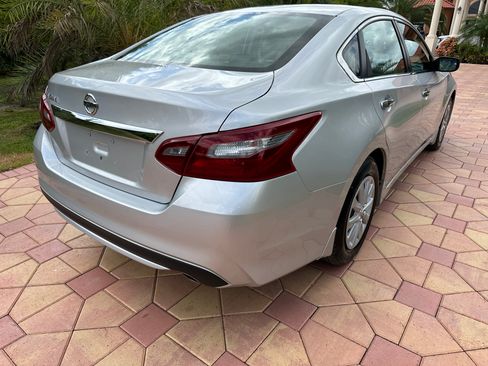 Used 2018 Nissan Altima 2.5 SV image 4
