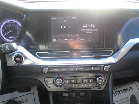 Used 2022 Kia Niro LXS image 5