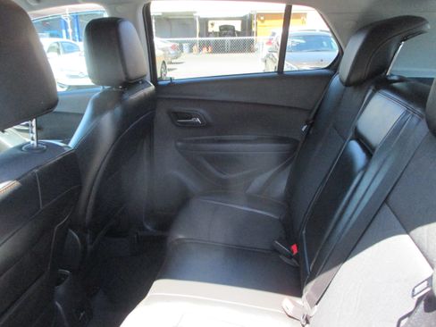 Used 2017 Chevrolet Trax FWD LT w/ 1LT image 6