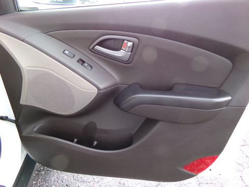 Used 2015 Hyundai Tucson SE image 13