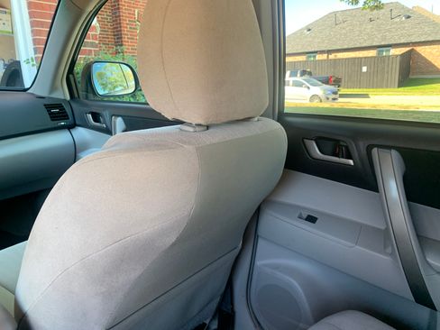 Used 2010 Toyota Highlander Sport image 8