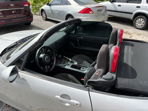 Used 2014 MAZDA MX-5 Miata Sport image 17