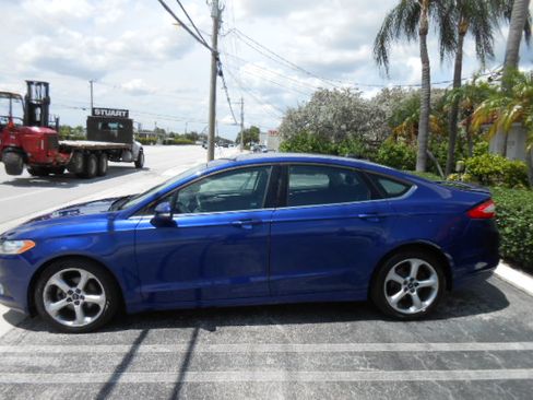 Used 2016 Ford Fusion SE FWD image 2