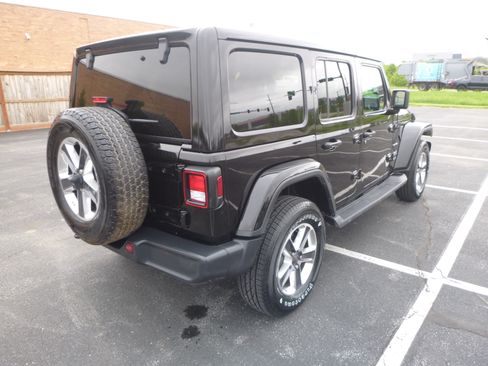 Used 2018 Jeep Wrangler Unlimited Sahara image 6