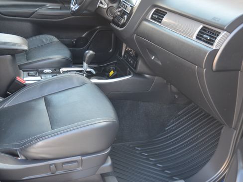 Used 2019 Mitsubishi Outlander GT image 9