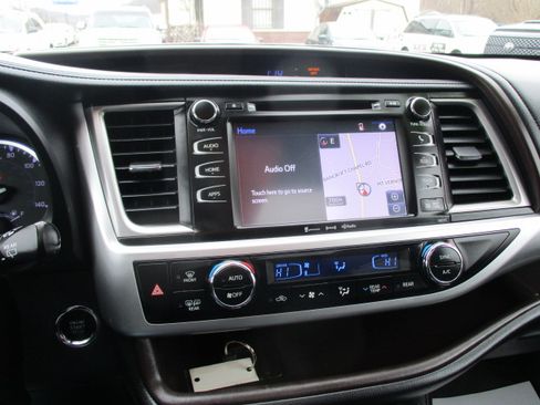Used 2018 Toyota Highlander XLE image 48