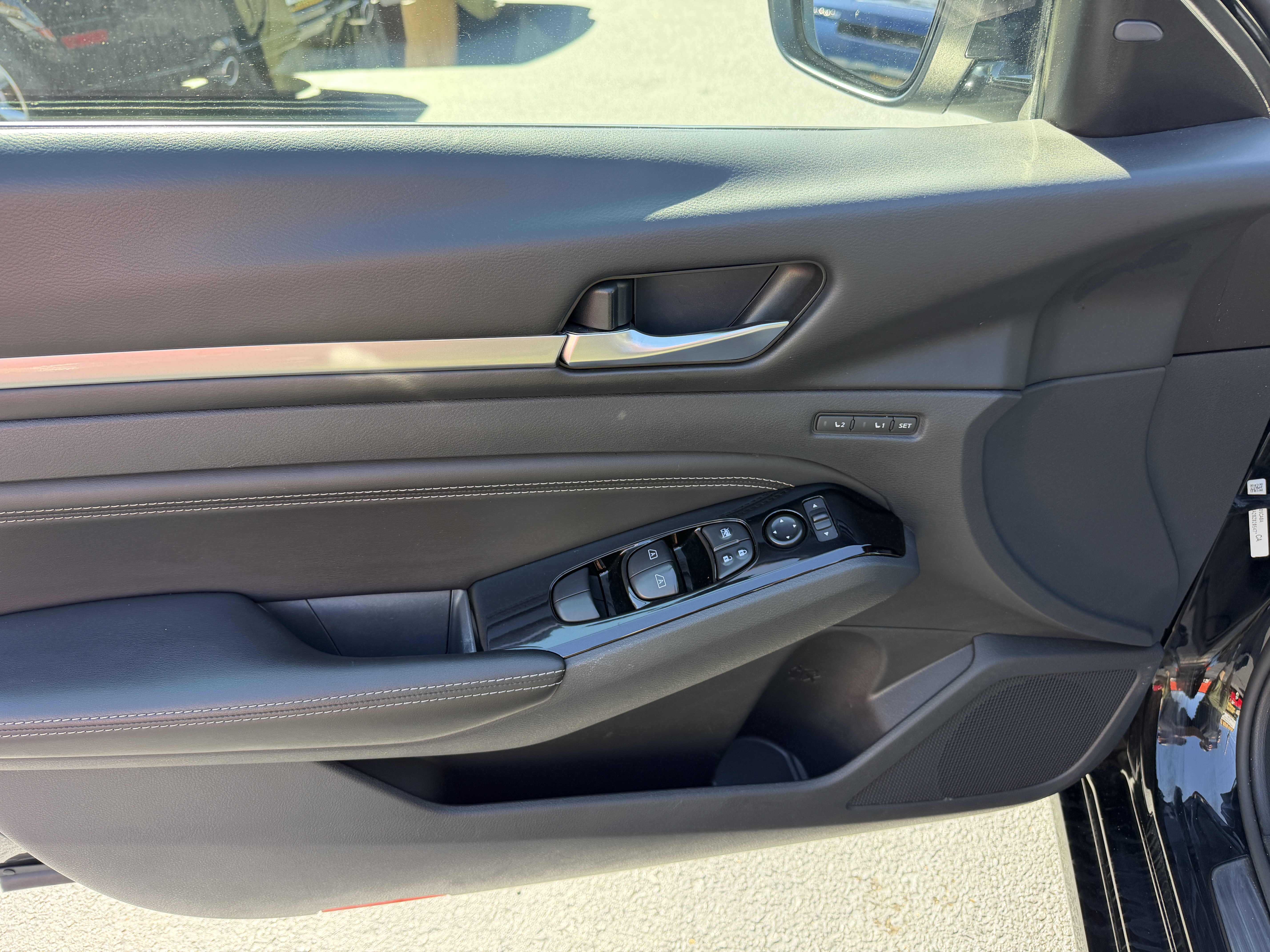 Used 2021 Nissan Altima 2.5 Platinum AWD image 3