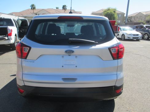 Used 2019 Ford Escape S image 8