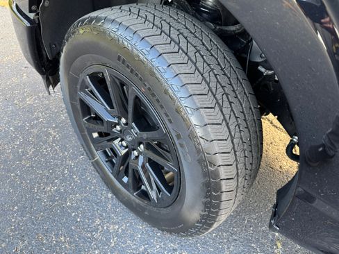 Used 2025 Ford F150 Lariat image 39