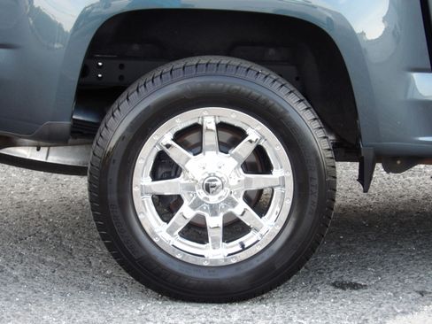 Used 2019 Chevrolet Colorado 4x4 Crew Cab LT image 12