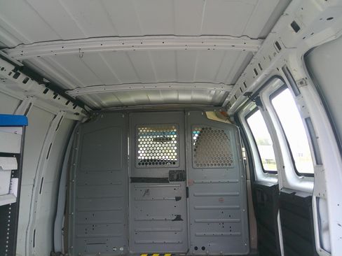 Used 2014 Chevrolet Express 2500 LS image 9