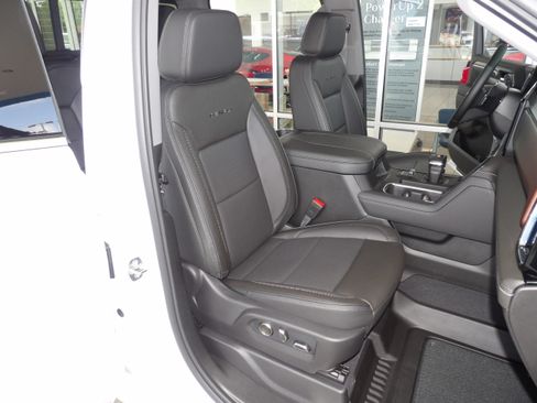 Used 2026 GMC Sierra 1500 4x4 Crew Cab Denali image 30